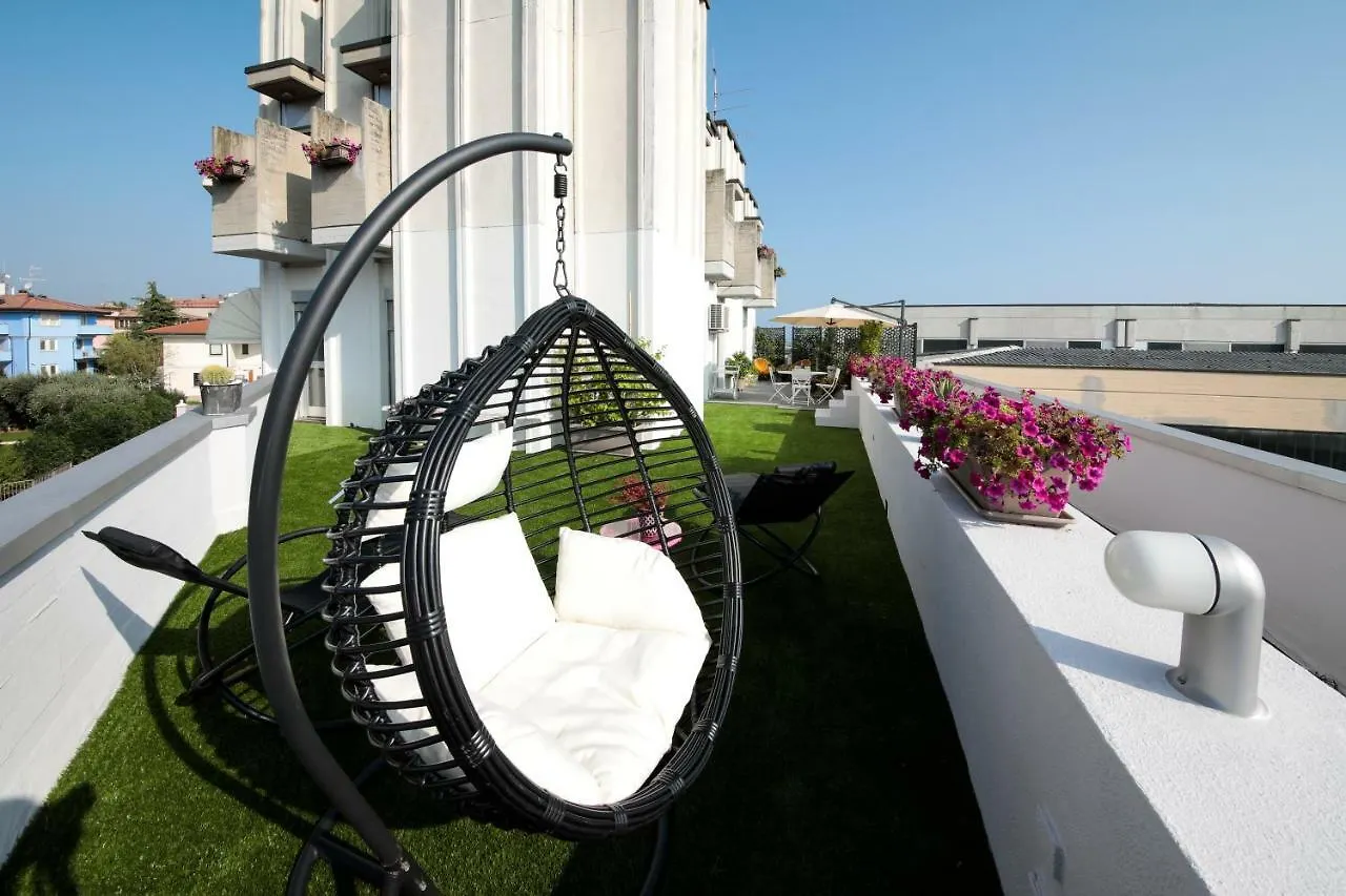 Apartment Sunseeker - 80 Mq Di Terrazzo Da Sogno Desenzano del Garda